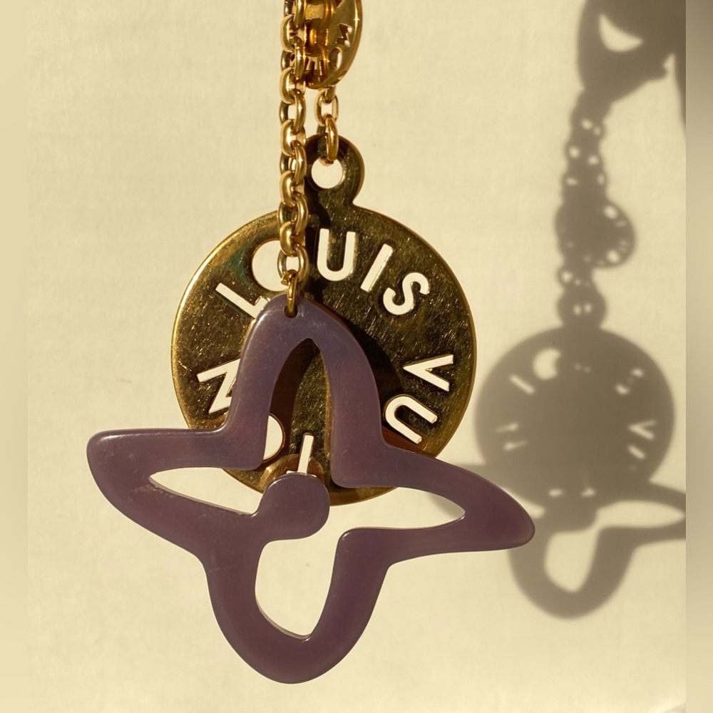 Louis Vuitton Porte Cle Taisienne Charm Flower Lilac  Resin Gold Chain/Logo Rare